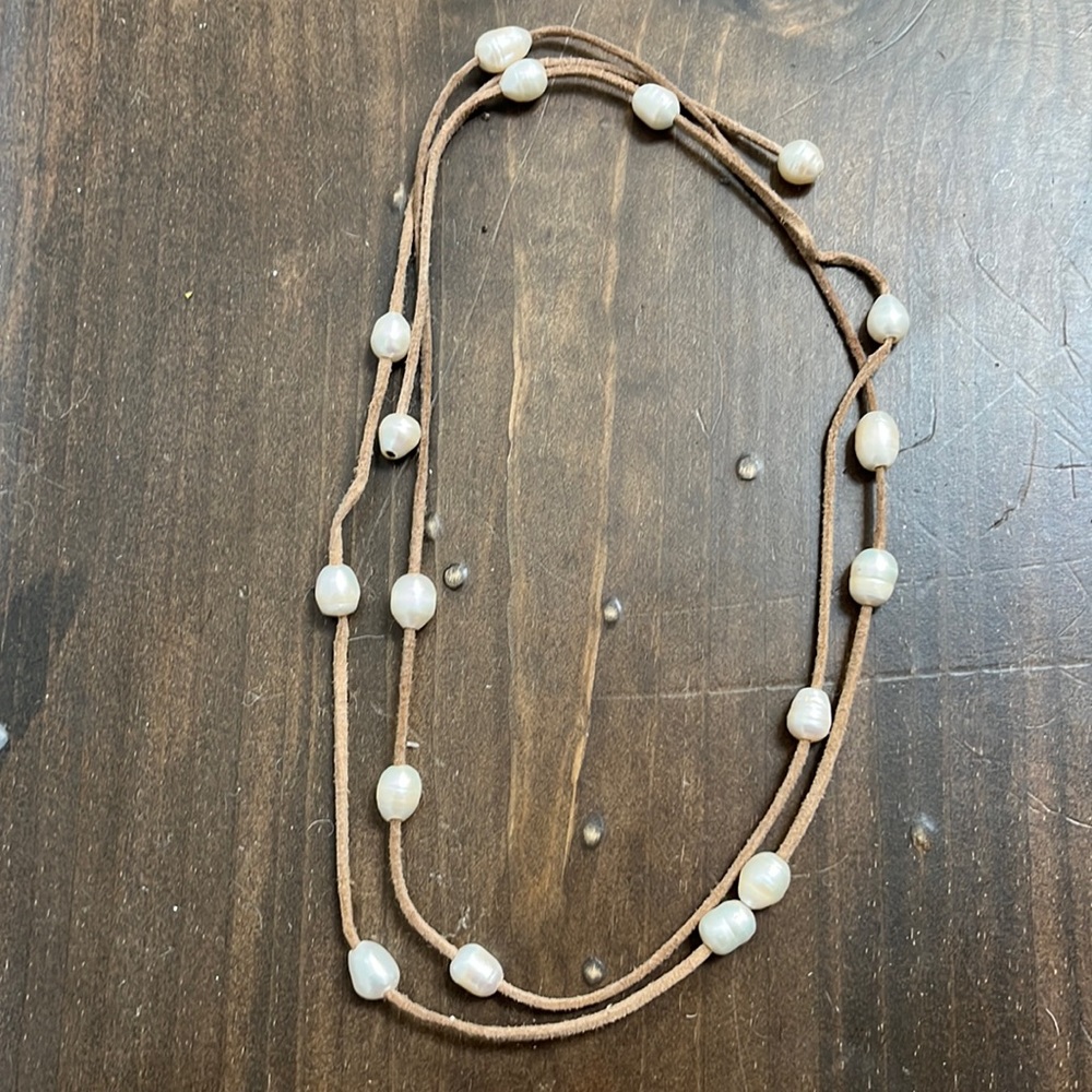Suede and pearls lariat necklace